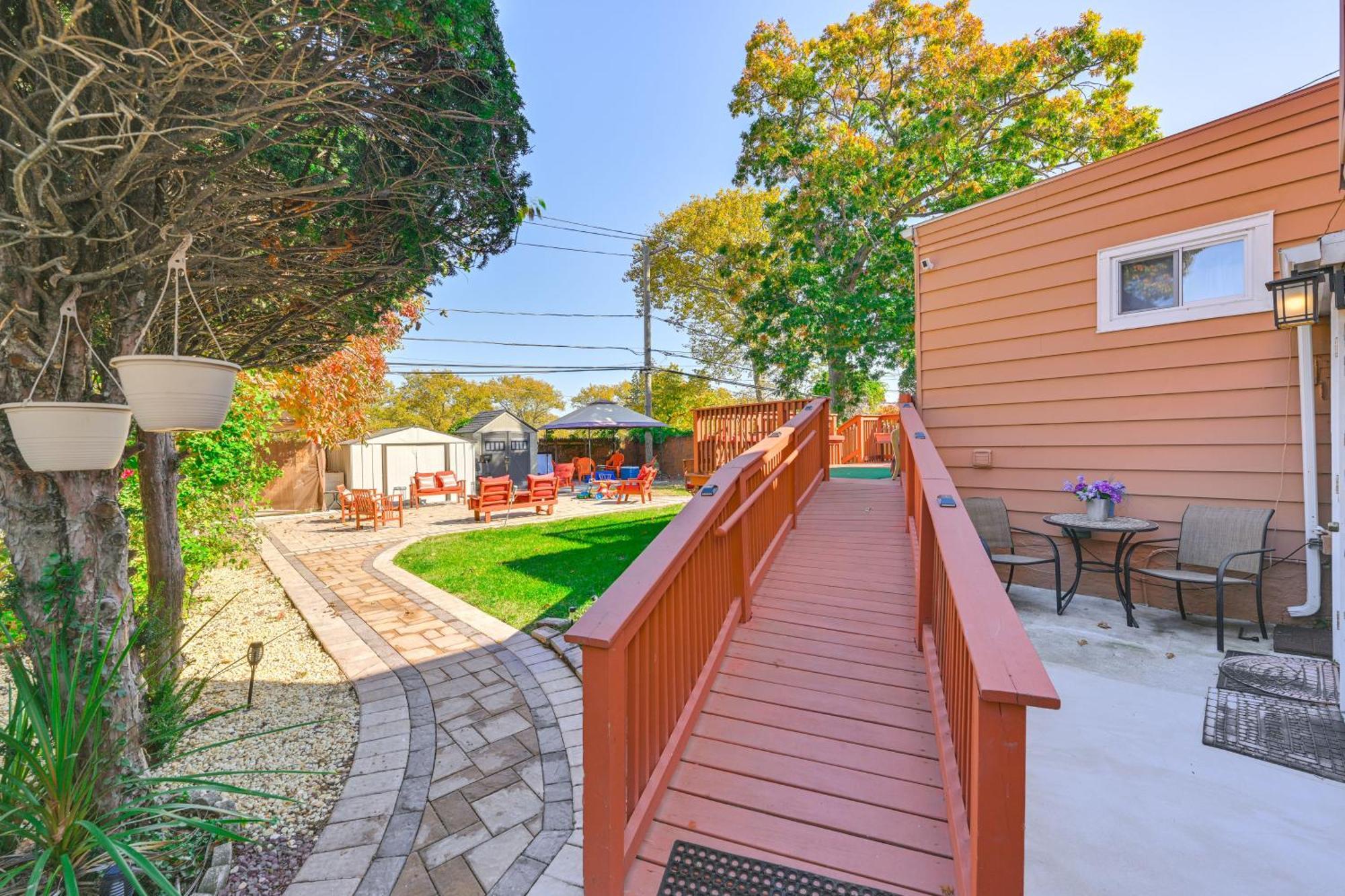 Central Elmont Studio With Great Outdoor Space! Exterior photo