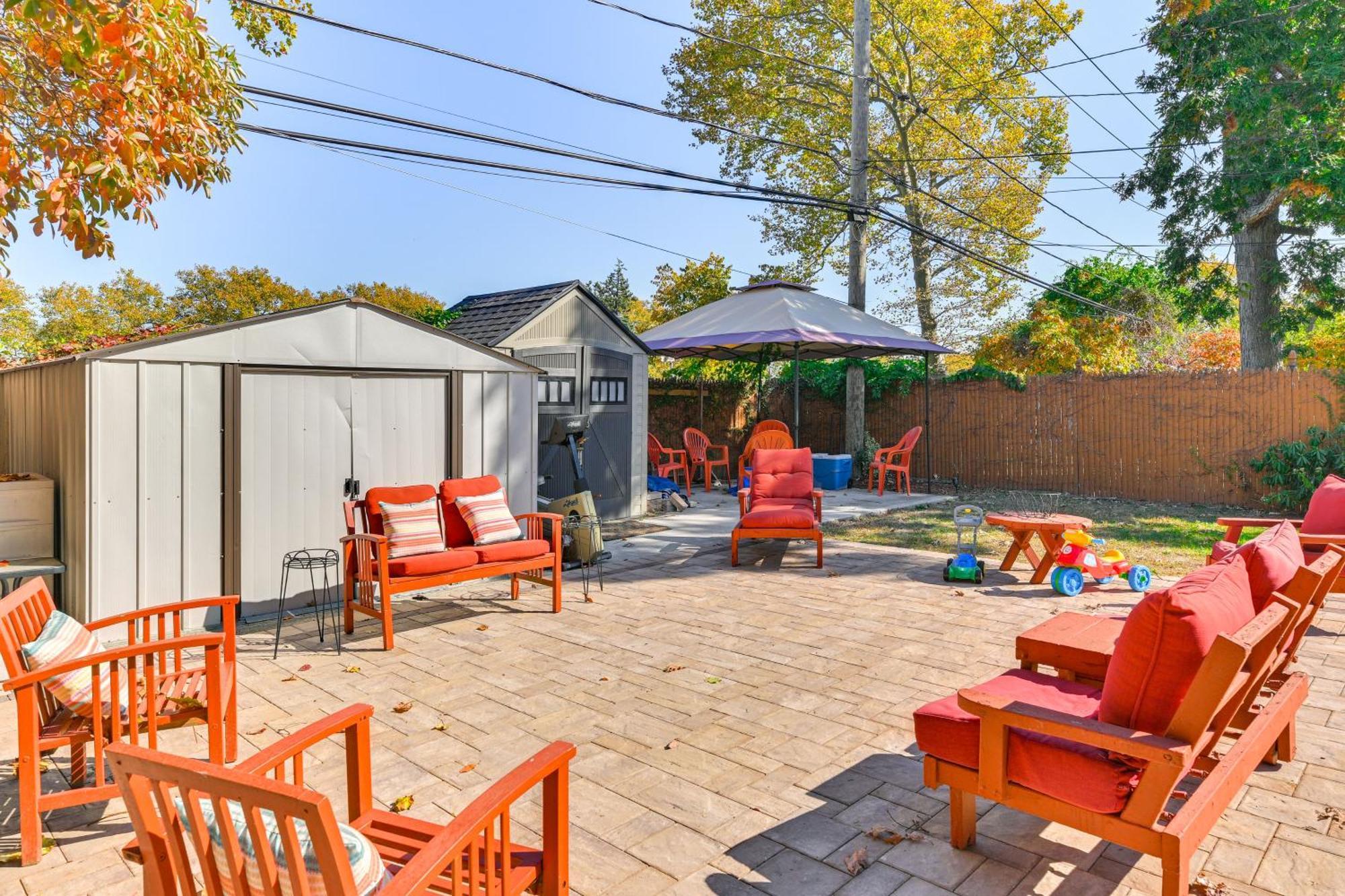 Central Elmont Studio With Great Outdoor Space! Exterior photo