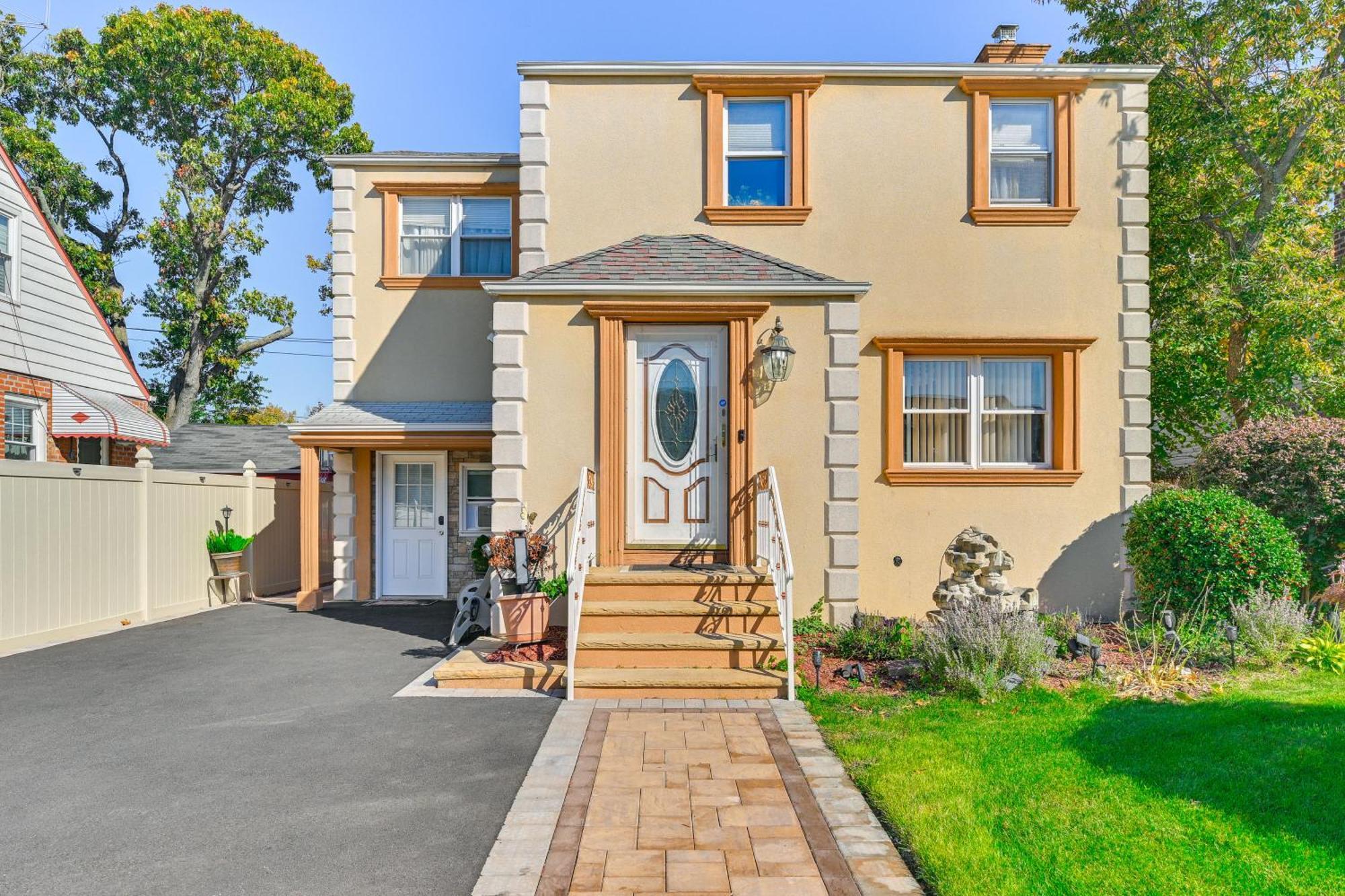 Central Elmont Studio With Great Outdoor Space! Exterior photo