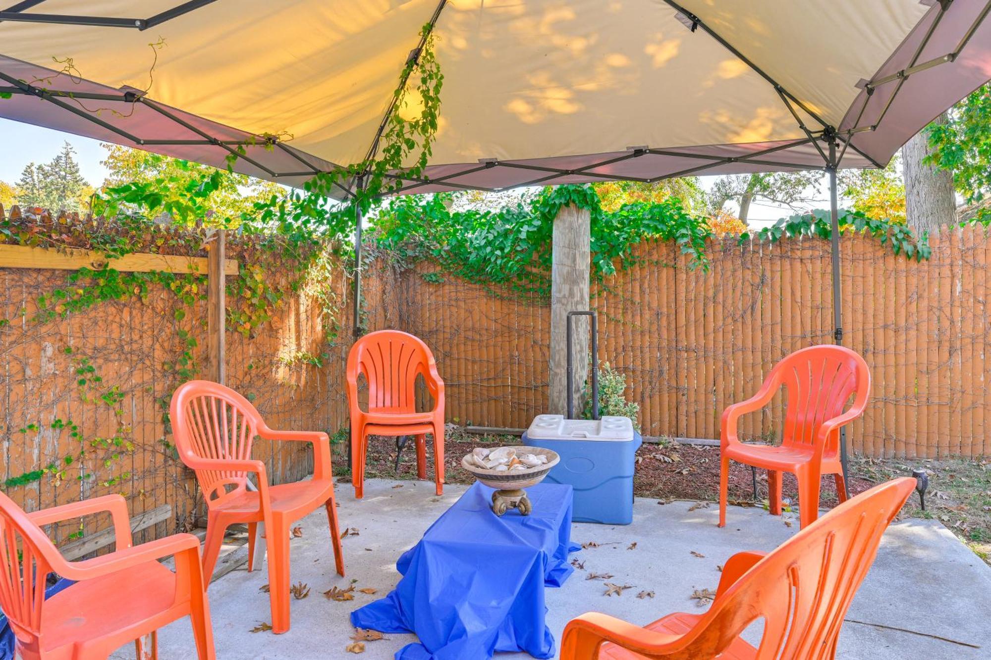 Central Elmont Studio With Great Outdoor Space! Exterior photo